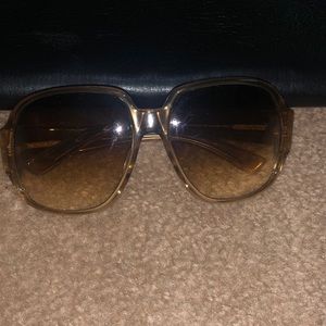 Like New Gucci brown sunglasses with case